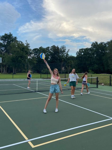 Tennis Friends Aesthetic, Pickel Ball Aesthetic, Pickleball Pictures, Pickle Ball Aesthetic, Preppy Pickleball, Summer Pickleball, Pickleball Aesthetic, Playing Pickleball, Aesthetic Sports