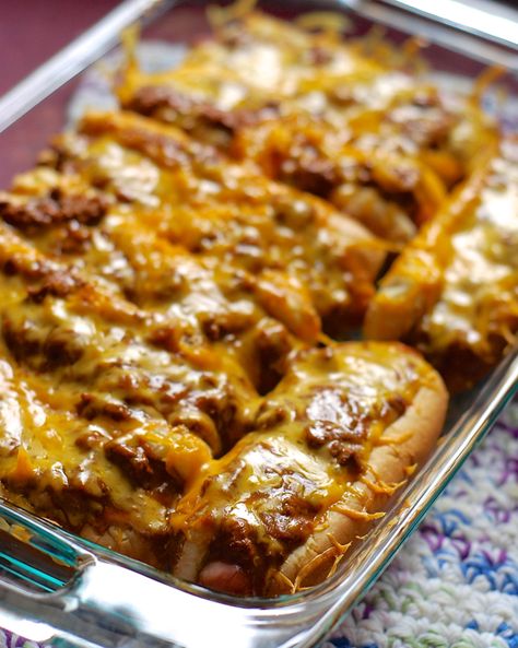 Oven Hot Dogs, Chilli Cheese Dogs, Chili Dog Bake, Baked Chili Cheese Dogs, Baked Hot Dogs, Chili Cheese Hot Dog, Chili Dog Casserole, Chili Cheese Dog Casserole, Bologna Recipes