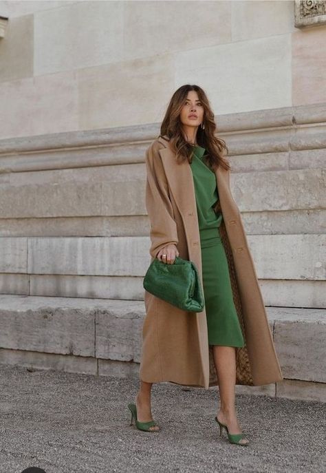 Fall outfits inspo for 2023! These fall outfits are a mix of classy and trendy for the perfect mix of modern and classic. Fall outfits to copy this season. Female Lawyer Fashion, Old Money Winter, Nude Outfits, Lawyer Fashion, Classy Winter Outfits, Business Casual Outfits For Women, December 27, Trendy Fall Outfits, Looks Street Style