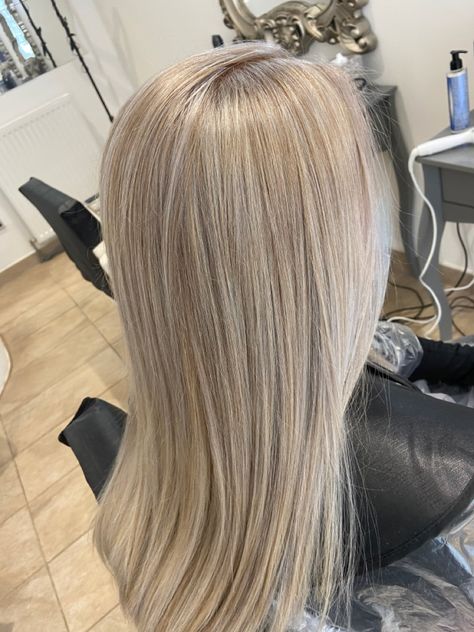 Ashy Blonde Balayage On Blonde Hair, Cold Ash Blonde Hair, Single Color Blonde Hair, Cooler Toned Blonde Hair, Dusky Blonde Hair, Ashy Blonde Full Highlights, Low Maintenance Blonde Hair Straight, Lived In Champagne Blonde, Full Head Ash Blonde Highlights