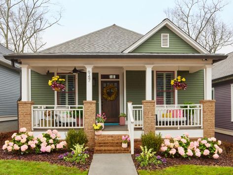 One Level House Exterior, Raised Bungalow Entrance, House Exterior With Porch, Bungalow Porch Ideas, Bungalow Front Porch Ideas, 1920s House Exterior, Bungalow With Garden, Porch Skirting Ideas, Colorful Bungalow