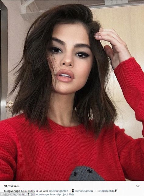 Behind the scenes: Selena Gomez unveiled a new, shorter haircut while on the set of a secret project; the selfie was shared on her glam team's Instagram accounts Bob Styling, Bob Lung, Lob Hair, Short Shaggy Bob, 2017 Hair Trends, Trendy We Fryzurach, Haircuts Ideas, Haircut Style, Long Bob Haircuts