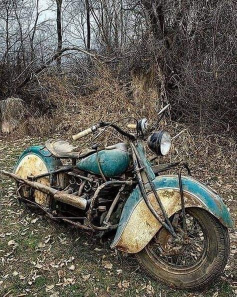 Indian Motorbike, Vintage Indian Motorcycles, Diy Motorcycle, Motos Vintage, Motorcycle Images, Motos Harley, Motorcycle Tips, Antique Motorcycles, Motorcycle Decor