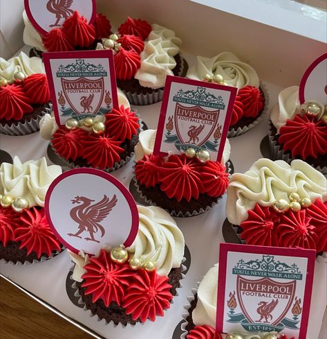 Red and white (Liverpool FC Cupcakes) Liverpool Theme Birthday Party, Liverpool Birthday Party Ideas, Liverpool Cupcakes, Soccer Liverpool, Liverpool Fc Cake, Football Cake Design, Liverpool Cake, 21st Birthday Boy, Soccer Party Decorations