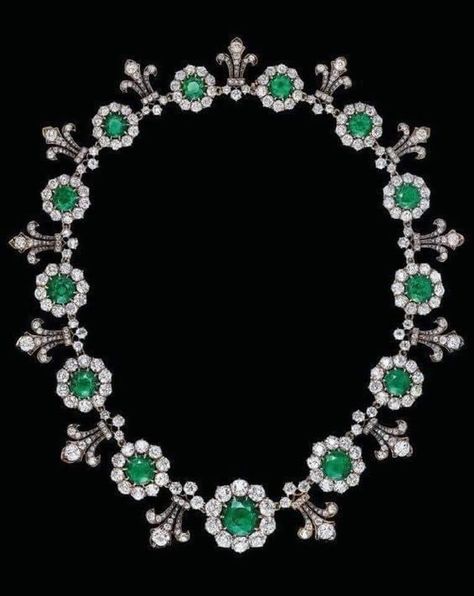 1880s Jewelry, Antique Diamond Necklace, Emerald And Diamond Necklace, Tiffany And Co Jewelry, Antique Necklaces, Jewelry Appraisal, Diamond Jewelry Designs, Sterling Necklaces, Emerald Necklace