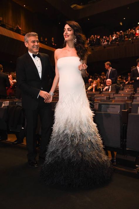 Amal ClooneyEnceinte en robe Versace Amal Clooney, George Clooney, Versace