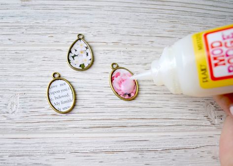 Dimensional Mod Podge Crafts, Dimensional Magic Ideas, Mod Podge Earrings, Modge Podge Jewelry, Modge Podge Earrings, Cabachon Jewelry, Washer Necklaces, Mod Podge Dimensional Magic, Washer Jewelry