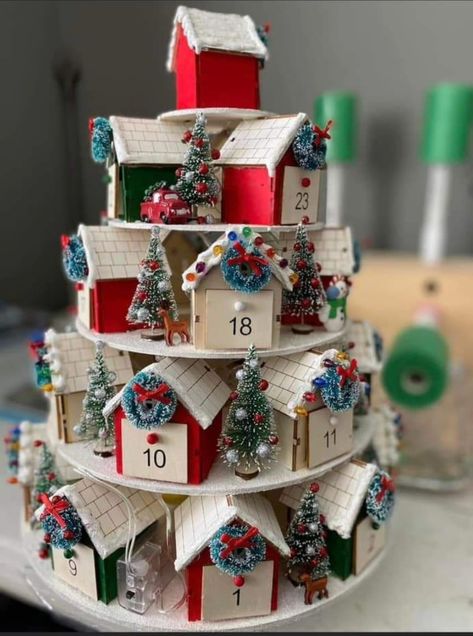 Unique Holiday Treats, Wooden House Advent Calendar, Advent Calendar House, Advent House, Christmas Diy Kids, Christmas Advent Calendar Diy, Wooden Advent Calendar, Diy Advent Calendar, Christmas Wood Crafts