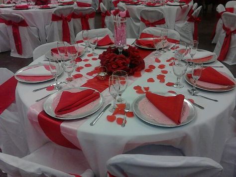 Pink and red wedding decor Red Pink And White Quince, Pink And Red Wedding Theme Receptions, Valentines Themed Wedding, Manor Ballroom, Navy Party Themes, Pink Party Tables, Red Wedding Decor, Red Table Settings, Valentine Banquet