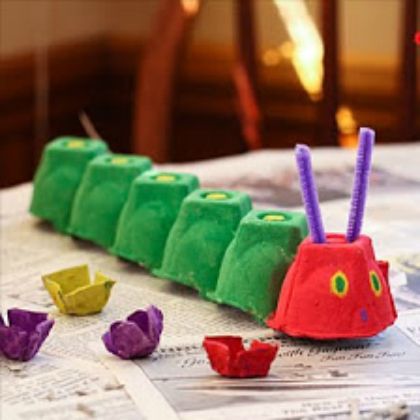 25 Very Hungry Caterpillar Crafts for Preschoolers – Play Ideas Egg Carton Caterpillar, Hungry Caterpillar Craft, Hungry Caterpillar Activities, Spring Crafts Preschool, Caterpillar Craft, Hungry Caterpillar Party, Egg Carton Crafts, The Very Hungry Caterpillar, Very Hungry Caterpillar