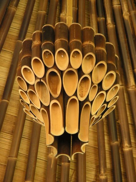 Ideia para lustre de bambu 1.                                                                                                                                                     Mais Green Village, Bamboo Diy, Bamboo Building, Bamboo Chandelier, Bamboo House Design, Bamboo Structure, Bamboo Architecture, Bamboo Decor, Bamboo Construction