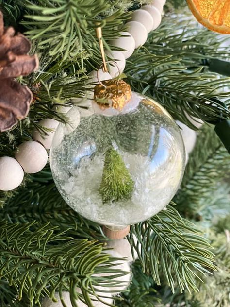 Diy Snow Globe Ornaments, Paper Christmas Village, Glass Ornaments Diy, Christmas Banquet, Advent Calendar Diy, Diy Christmas Sweater, Clear Christmas Ornaments, Snow Ornaments, Easy Ornaments