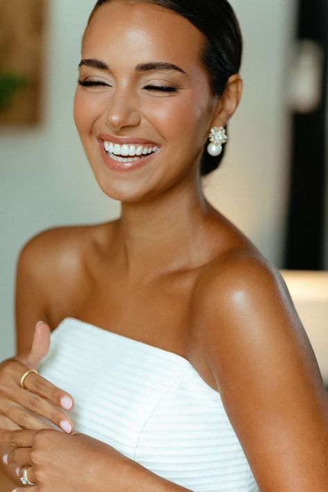 Bride Made Makeup, Bride Hair Makeup, Wedding Makeup Bronze Dewy Skin, Natural Makeup For White Dress, Bronze Bride Makeup, Olivia Culpo Wedding Makeup, Glowing Wedding Makeup Brides, Bridemaids Makeup Simple Brown Eyes, Clean Makeup Look Wedding