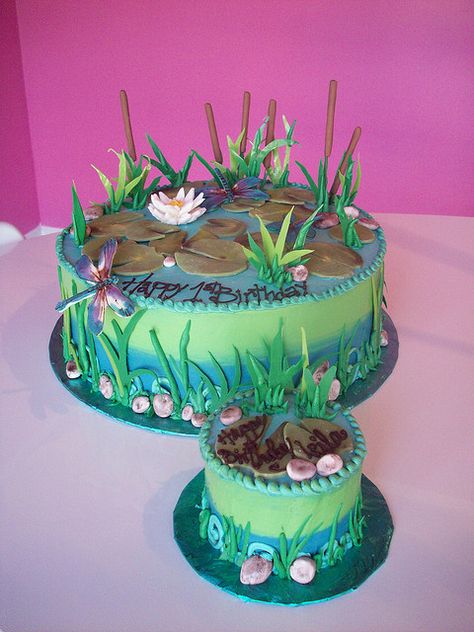 Dragonfly Cake Ideas, Pond Cupcakes, Pond Party, Dragonfly Cake, Tiana Party, Swamp Party, Pond Cake, Frog Party, Tooth Cake