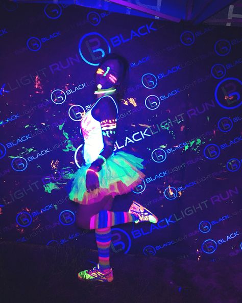 Blacklight party outfit                                                                                                                                                                                 More Blacklight Party Outfit, Rave Party Theme, Pep Rally Themes, Glow Party Outfit, Outfit Ideas Goth, Glow Outfits, Glow In Dark Party, Neon Birthday Party, Halloween Circus