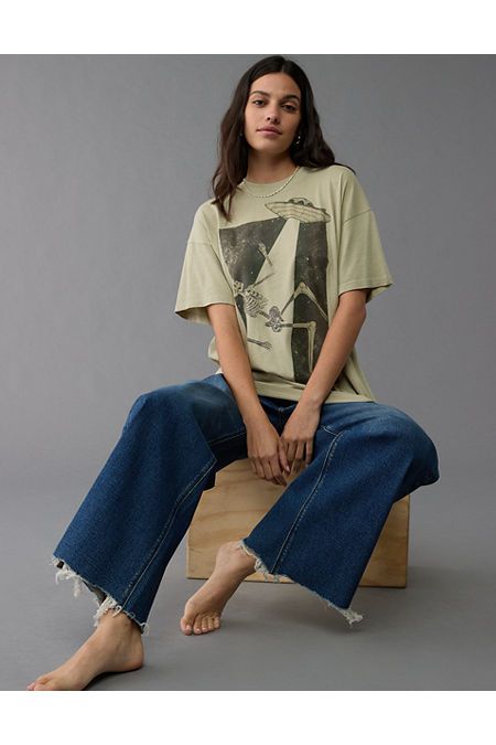 Soft cotton jersey/Short sleeves/Crew neck/Glow-in-the-dark graphic Women’s Tshirts, Oversized Shirts Women, Baggy Clothes Aesthetic, Baggy Shirts, 2024 Aesthetic, White Jeans Men, Athletic Fit Jeans, Oversized Shirts, Halloween Graphic