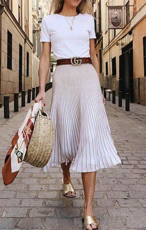 Ținute Business Casual, Rok Midi, Rok Outfit, Pleated Skirt Outfit, Mode Tips, 여름 스타일, Fashion Blogger Style, Street Style Trends, Spring Street Style