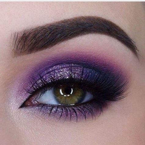 10 Winter Makeup Looks To Copy This Year - Society19 UK Makeup Hooded Eyes, Winter Make Up, Eyeshadow Purple, Maquillage Yeux Cut Crease, Make Up Designs, Purple Smokey Eye, Purple Eye Makeup, Purple Makeup, Smink Inspiration