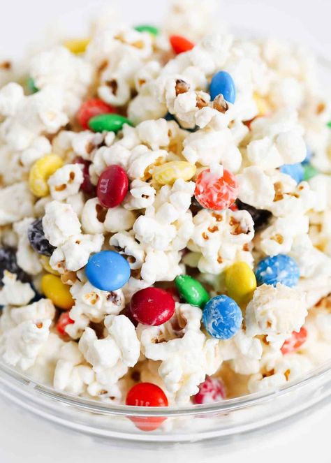 M&M popcorn is the best kind of sweet treat! It's easy, fast, crispy, crunchy, and so addicting! It makes the best party snack, last-minute dessert, Best Party Snacks, Popcorn Mix, I Heart Naptime, Candy Popcorn, Party Snack, Popcorn Recipes, Snack Mix, Christmas Recipes, Party Snacks