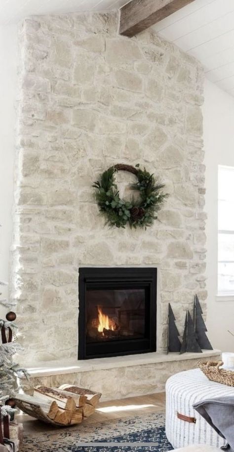 Stone Fireplace Makeover, Design Camino, Rock Fireplaces, Fireplace Remodel, Home Fireplace, Fireplace Makeover, The Fireplace, Exterior Paint Colors, Fireplace Wall