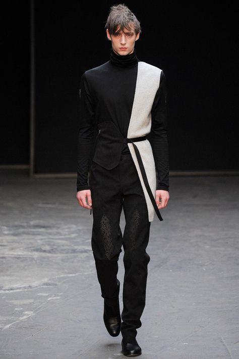 Futuristic Mens Fashion, Black And White Clothes, Menswear Runway, White Clothes, Elegante Casual, Futuristic Fashion, Mens Fashion Classy, Mens Fall, Mens Fashion Trends