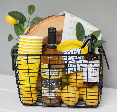 Lemonade Gift Basket Ideas, Lemonade Basket Ideas, Citrus Gift Basket, Lemon Drop Gift Basket, Summer Gift Box Ideas, Lemon Theme Gift Basket, Lemon Themed Gifts, Lemon Gifts Ideas, Honey Themed Gift Basket