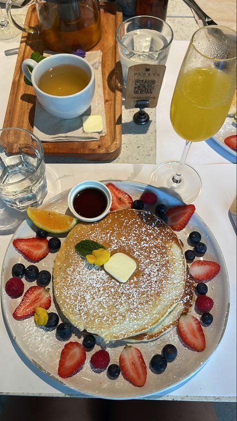 Miami Breakfast, Brunch Miami, Dream Food, Girls Vacation, Mimosa, Breakfast Brunch, Breakfast Recipes, Pancakes, Miami