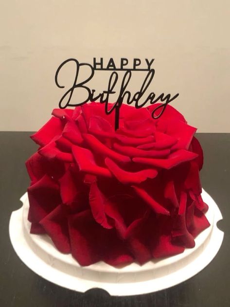 44 Cake Birthday, 43 Birthday Cake, Roses Birthday Party Ideas, Red Cake Aesthetic, Red Rose Birthday Cake, Red Roses Birthday, Tortas Aesthetic, Birthday Cake Roses, Rose Birthday