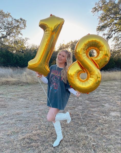 number balloon photos / birthday photos / 18th birthday 18th Birthday Photos, Number Balloons Photoshoot, Birthday Number Balloons, Birthday Balloons Pictures, Teenage Birthday, Senior Photoshoot Poses, Balloon Pictures, Cute Birthday Pictures, Senior Photoshoot