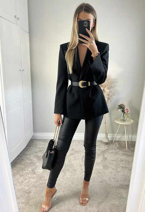 Black Blazer Outfit Work, Business Dinner Outfit, Outfit Elegante, Outfit Elegantes, Look Zara, Blazer Zara, Casual Chic Outfits, Gala Outfit, Lawyer Outfit