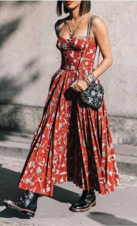 Cctaylor456 Tall Maxi Dress, Mode Hippie, Walking Down The Street, Estilo Hippie, Mode Boho, Paris Fashion Week Street Style, Bohol, Outfits Black, Stil Inspiration