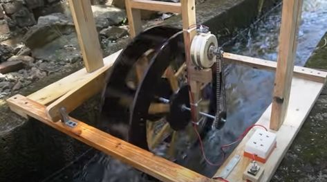 History Of Agriculture, Paddle Wheel, Electric Generator, About Water, Diy Water, Hydro Electric, Power Generator, Diy Cans, Water Wheel