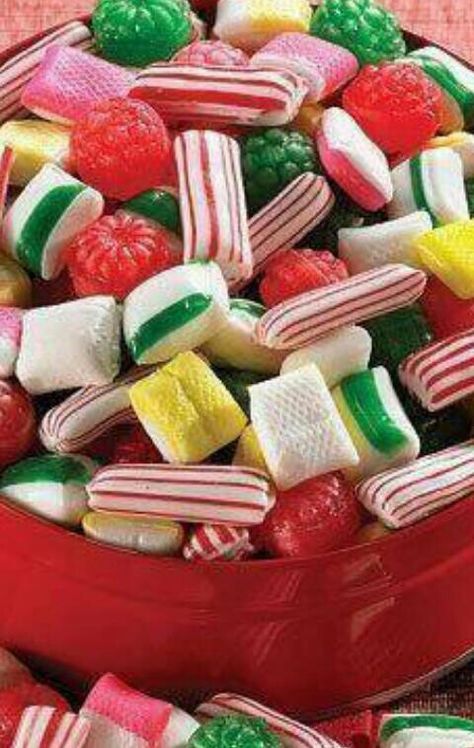 Classic Christmas Candies! <3 Hard Christmas Candy, Old Fashioned Christmas Candy, Old Fashioned Candy, Vintage Candy, Old Fashioned Christmas, Oldies But Goodies, Christmas Past, Christmas Memory, Noel Christmas