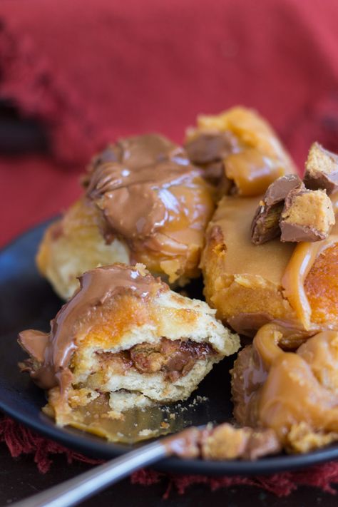 Peanut Butter Monkey Bread, Reeses Monkey Bread, Monkey Bread With Reeses, Peanut Butter Cup Monkey Bread Recipe, Peanut Butter Cup Monkey Bread, Reese’s Peanut Butter Monkey Bread, Monkey Bread With Reese’s Peanut Butter Cups, Recipes Using Reese’s Peanut Butter Cups, Reese’s Peanut Butter Cup Monkey Bread