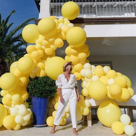 Citrus Decorations, Yellow Balloon Arch, Citrus Flowers, Yellow Cakes, Birthday Party Paper Decorations, Yellow Wedding Cake, Lemon Themed Bridal Shower, Balloons Galore, Qualatex Balloons