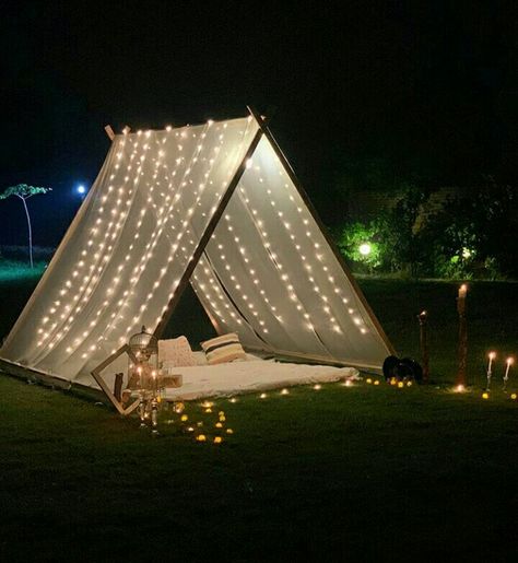 Outdoor Tent With Lights, Terrace Decoration Ideas, Terrace Decoration, Backyard Tent, Decoration For Party, Picnic Theme, Picnic Decorations, Tent Decorations, Romantic Picnics