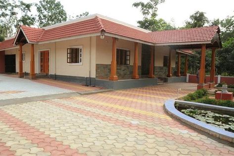 Thotti Mane, Kerala Traditional House, Indian Home Design, Padi Kolam, Duplex House Design, Hotel Amenities, Haim, Duplex House, Village House