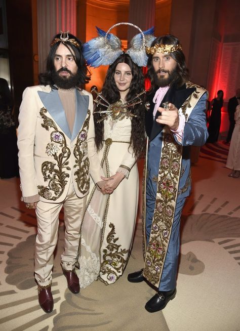 Jared Leto at the 2018 Met Gala Harry Styles Met Gala, Met Gala Outfits, Harry Styles Outfit, Met Ball, Anna Wintour, Costume Institute, Alessandro Michele, Jared Leto, Gianni Versace