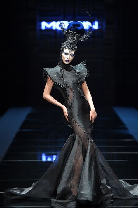 Edgy Dresses, China Pictures, China Fashion Week, Avant Grade, Space Fashion, Blackest Black, Mode Costume, Fantasy Dresses, Gala Dresses