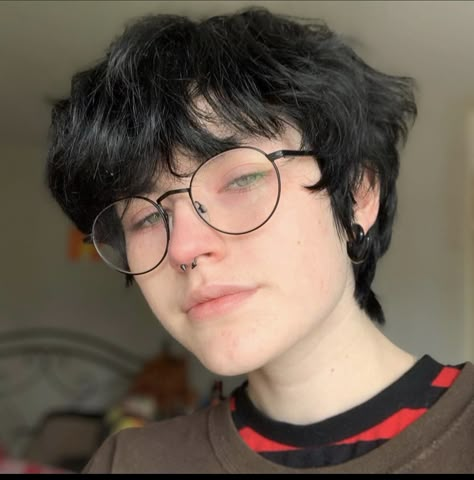 Androgynous Hair Short, Undercut Haircut Women, Non Binary Hair, Queer Haircut, Ftm Haircuts, Non Binary Haircuts, Haircut Undercut, Androgynous Haircut, Undercut Haircut