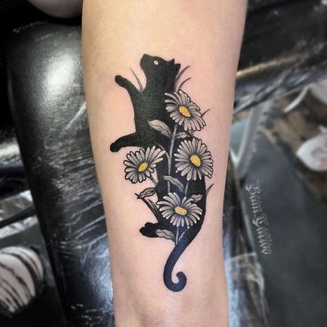 Black Cat Flowers Tattoo, Cat And Daisy Tattoo, Daisy Cat Tattoo, Small Tattoos Ideas, Cat Tatto, Hello Kitty Design, Tattoo Test, Black Cat Silhouette, Black Cat Tattoos