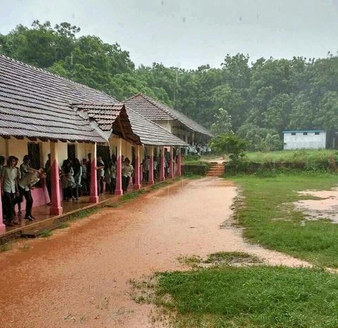 School in India, South India, Kerala Chennai Airport, School Nostalgia, School Pic, Foreign Currency, Amazing India, Kerala Tourism, India School, Visit India, States Of India