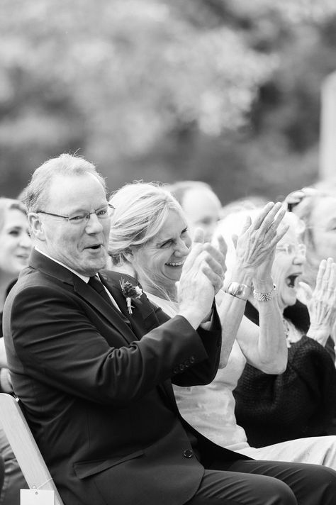 Wedding Picture With Parents, Wedding Crowd Photo, Wedding Photography Ceremony Outdoor, Wedding Day Photos Family, Small Wedding Family Photos, Wedding Ceremony Ideas Photography, Wedding Ceremony Photography Ideas, Family Wedding Pictures Parents, Ceremony Shots Wedding