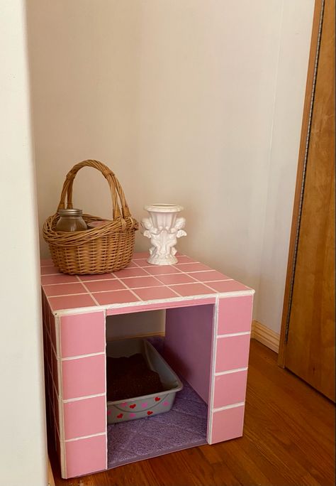 Litter Box Apartment, Pink Tile Table Diy, Litter Box Diy Hidden, Litter Box Table, Cute Cat Litter Box Ideas, Secret Litter Box Ideas, Multicat Litter Box Ideas, Pet Organization Cat, Aesthetic Cat Litter Tray