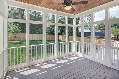 Explore the Functionality of a Porch by Building a Screen Porch for your home - Decorifusta Screened In Porch Cost, Furniture Top View, Veranda Design, Screened Porch Decorating, Porch Design Ideas, Screened Porch Designs, Enclosed Porch, Building A Porch, Balkon Design