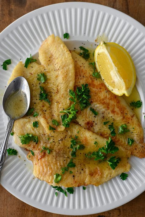 Sole Recipes, Sole Fish, Cod Fish Recipes, Brown Butter Sauce, French Recipes, Canadian Food, Marinade Recipes, French Cooking, Butter Sauce