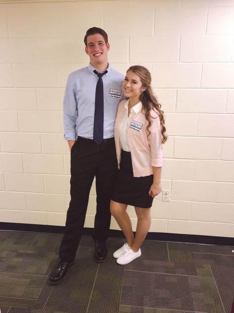 Jim Halpert and Pam Beesly costume, the office costumes, couples costume ideas, jim and pam costume, dunder mifflin The Office Costumes, Cool Couple Halloween Costumes, Original Halloween Costumes, Halloween Costume Couple, Office Halloween Costumes, Easy Couples Costumes, Meme Costume, Cute Couples Costumes, Couples Halloween Costumes