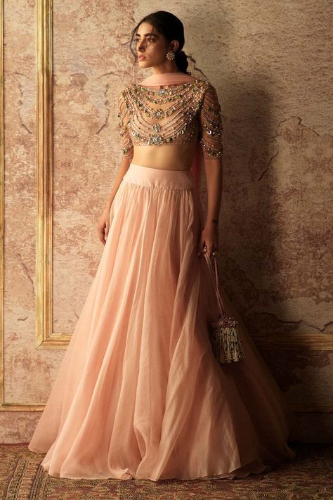 Champagne Blouse, Champagne Skirt, Orang India, Peach Lehenga, Ridhi Mehra, Organza Lehenga, Gaun Fashion, Organza Skirt, Embroidered Crop Tops