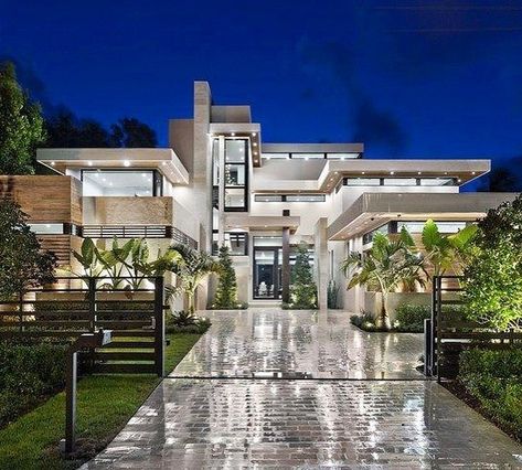 3,026 Me gusta, 14 comentarios - Daily Mansions ✨ (@mansionframe) en Instagram: "Looks good. Location: Fort Lauderdale, Florida Price: $11,500,000 Agent: @kevin.kreutzfeld…" Contemporary Exterior Homes, Miami Mansion, Landscape Luxury, Mansion Designs, Contemporary Exterior, Home Architecture, Fort Lauderdale Florida, Modern Mansion, Deco Boheme