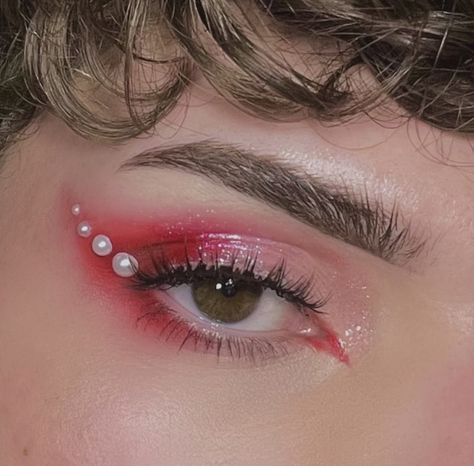 Pink Gem Eye Makeup, Pink Pearl Eye Makeup, Pink Makeup With Pearls, Cherry Eye Makeup, Cherry Eyeliner, Eyeshadow With Pearls, Pink Pearl Makeup, Eye Makeup With Pearls, 30th Outfit